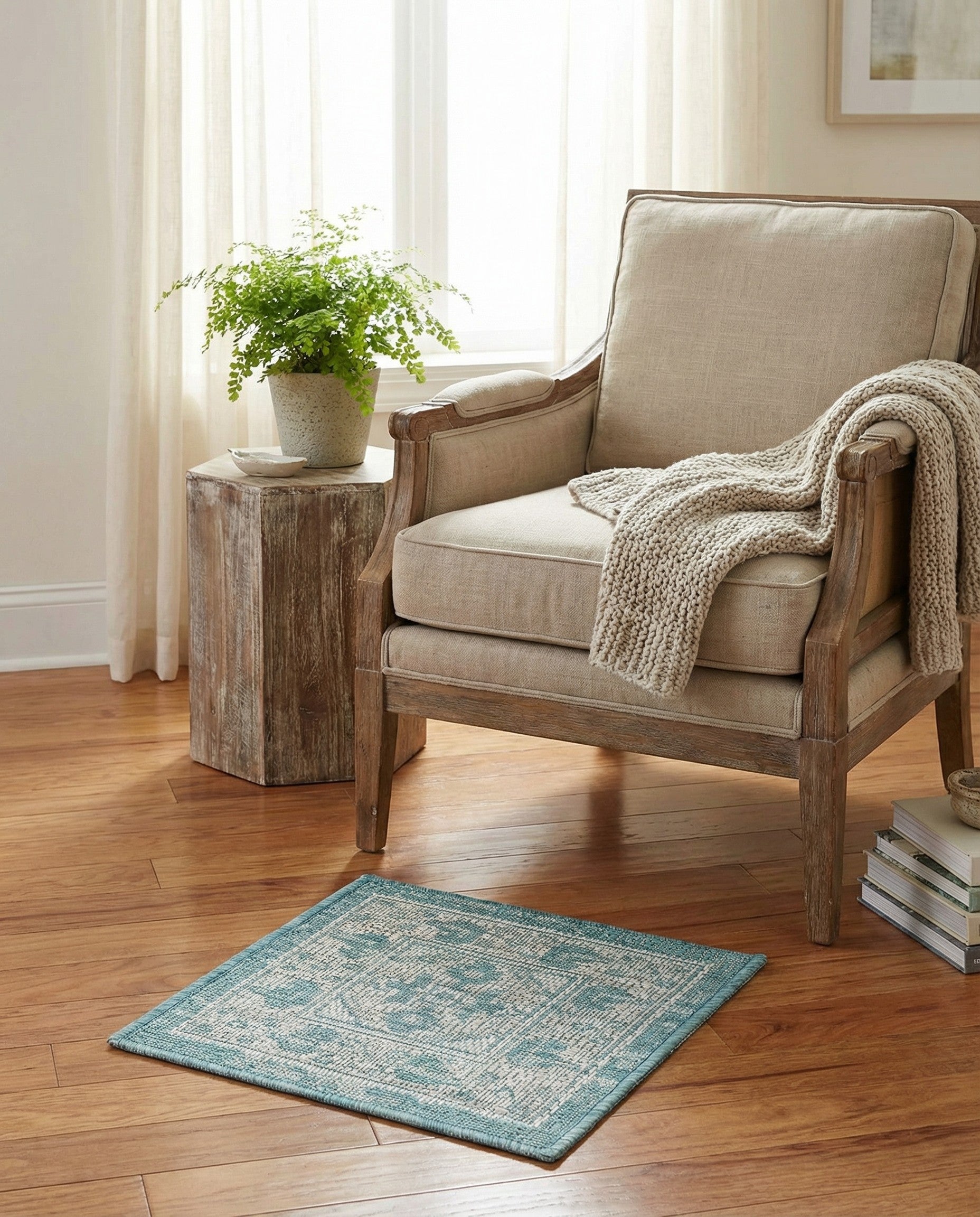1' 4 x 1' 4 Easy-Clean Traditional Indoor / Outdoor Sample Rug