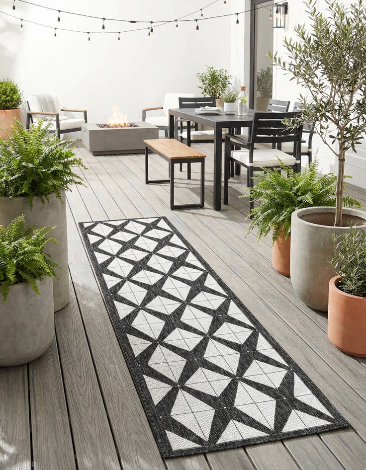 Detail image of 2' 7 x 12' Easy-Clean Modern Indoor / Outdoor Runner Rug