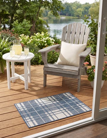 Blue Easy-Clean Checkered Indoor / Outdoor Rug