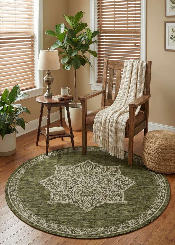 5' 3 x 5' 3 Easy-Clean Traditional Indoor / Outdoor Round Rug
