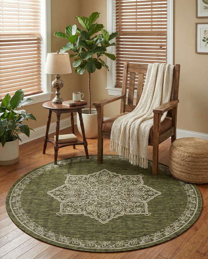 5' 3 x 5' 3 Easy-Clean Traditional Indoor / Outdoor Round Rug