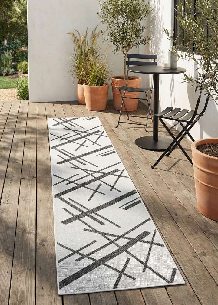 2' 7 x 12' Easy-Clean Modern Indoor / Outdoor Runner Rug
