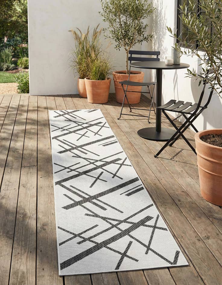 Detail image of 2' 7 x 12' Easy-Clean Modern Indoor / Outdoor Runner Rug