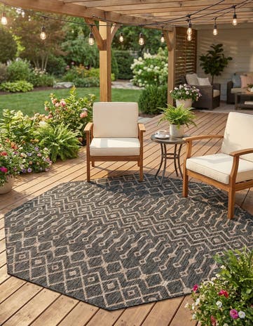 7' 10 x 7' 10 Easy-Clean Lattice Indoor / Outdoor Octagon Rug