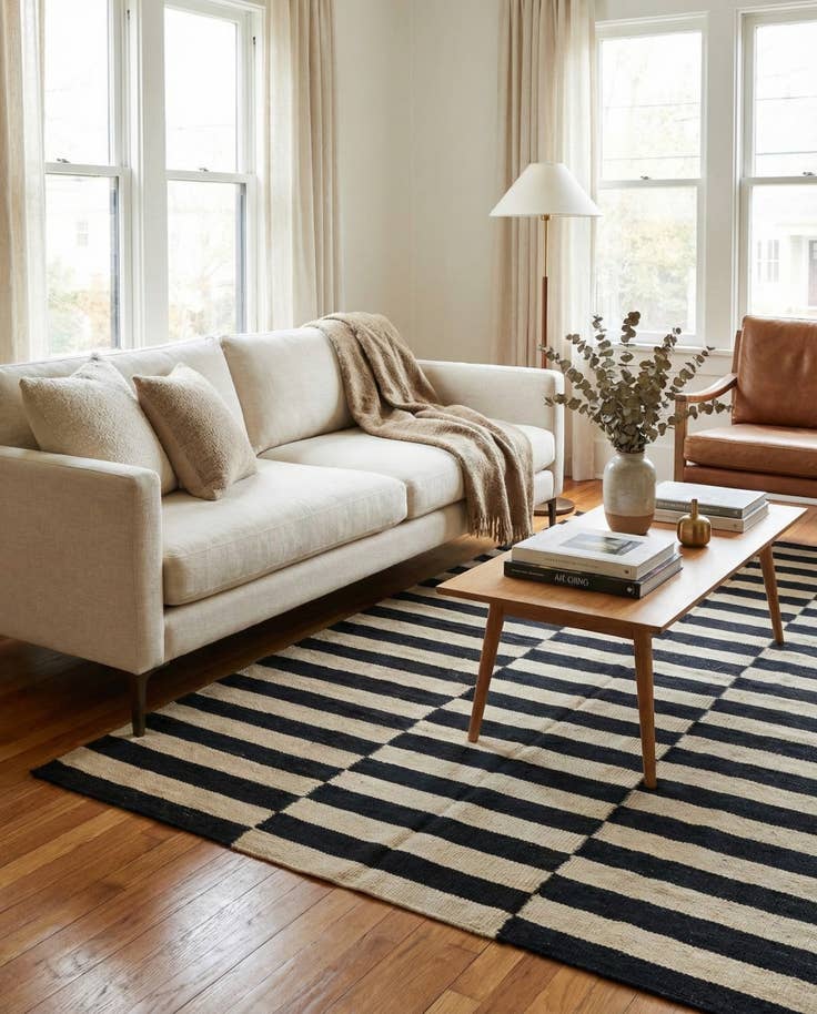 Detail image of 4' 1 x 5' 10 Hand Woven Kilim Modern Wool Rug