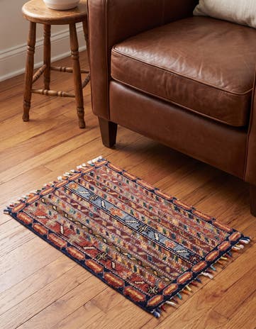 1' 4 x 2' Hand Knotted Ziegler Rug