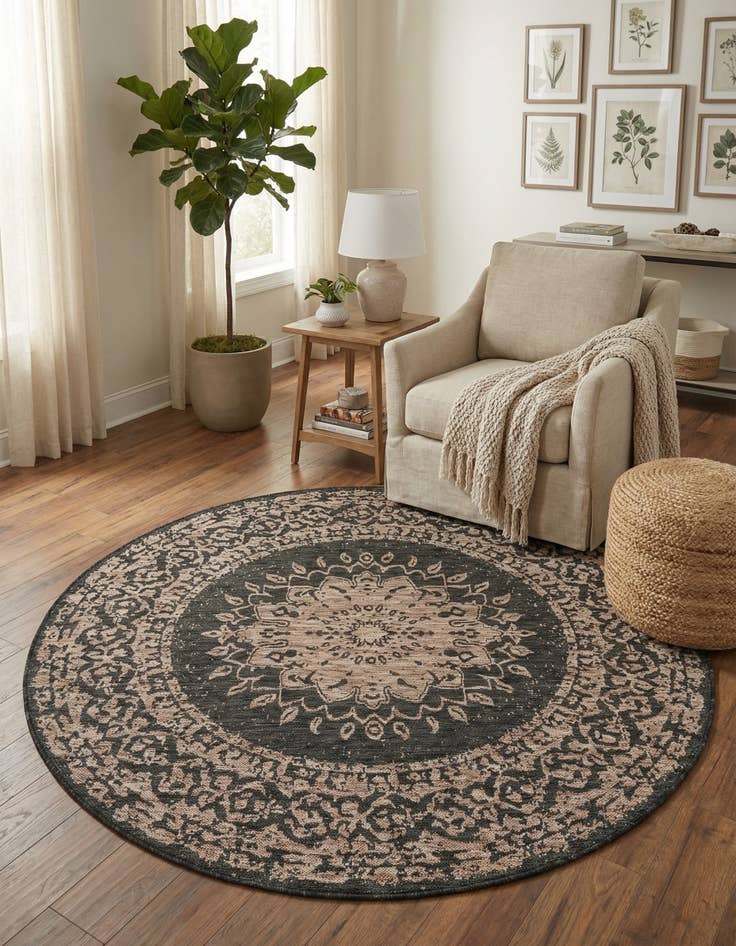 Detail image of 6' x 6' Easy-Clean Traditional Indoor / Outdoor Round Rug