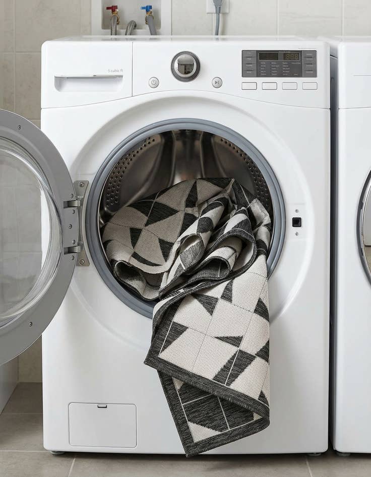 Detail image of 6' x 9'  Washable Modern Indoor / Outdoor Rug