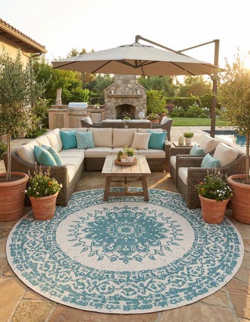 13' x 13' Easy-Clean Traditional Indoor / Outdoor Round Rug