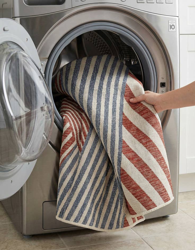 Detail image of 5' 3 x 8'  Washable Jill Zarin Indoor / Outdoor Rug