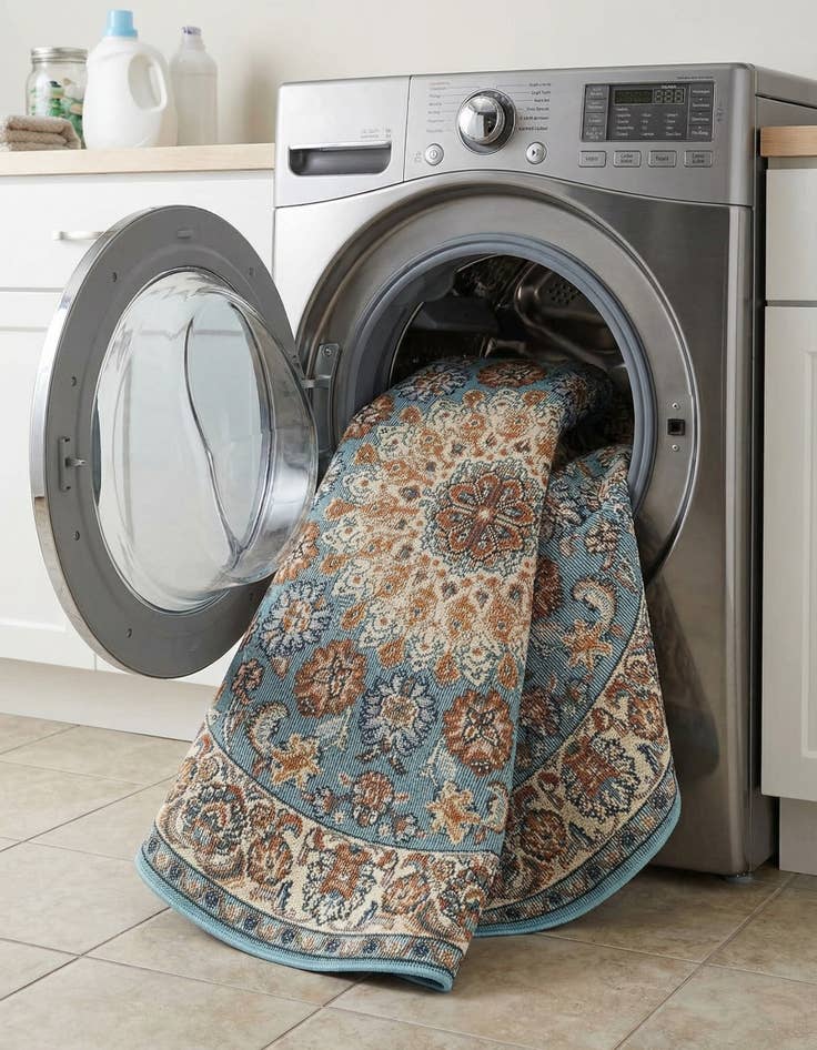 Detail image of  3' 3 x 3' 3  Washable Traditional Indoor / Outdoor Round Rug