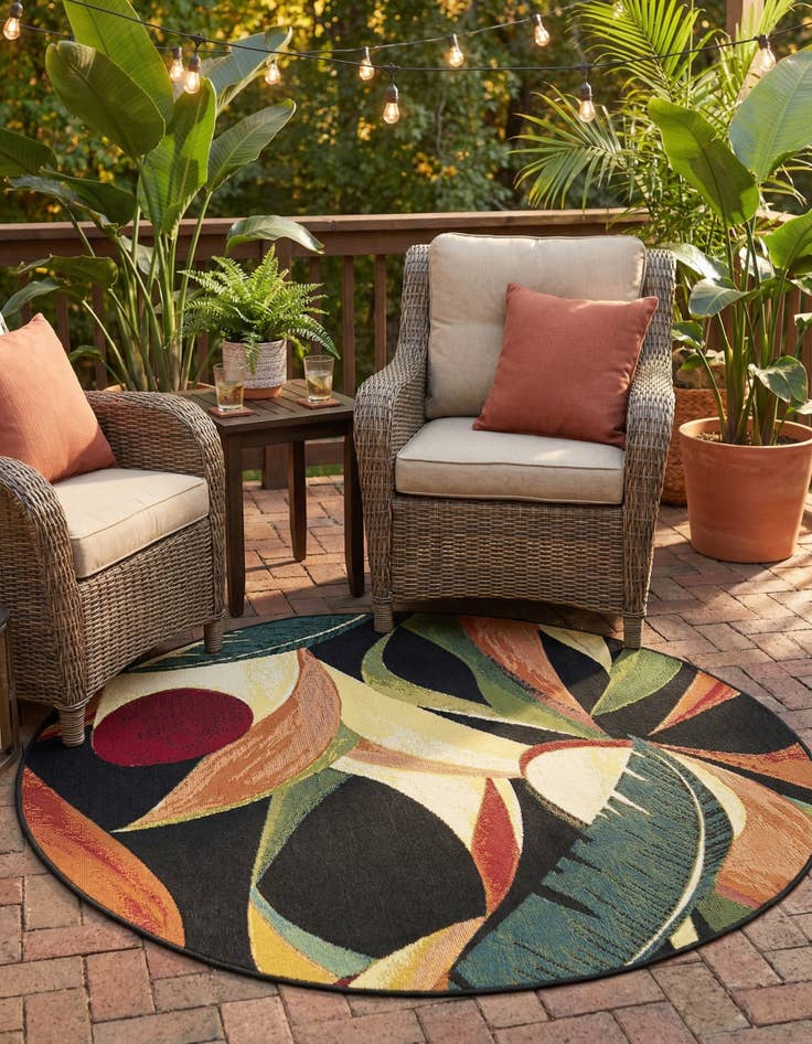 Detail image of 4' x 4'  Washable Botanical Indoor / Outdoor Round Rug