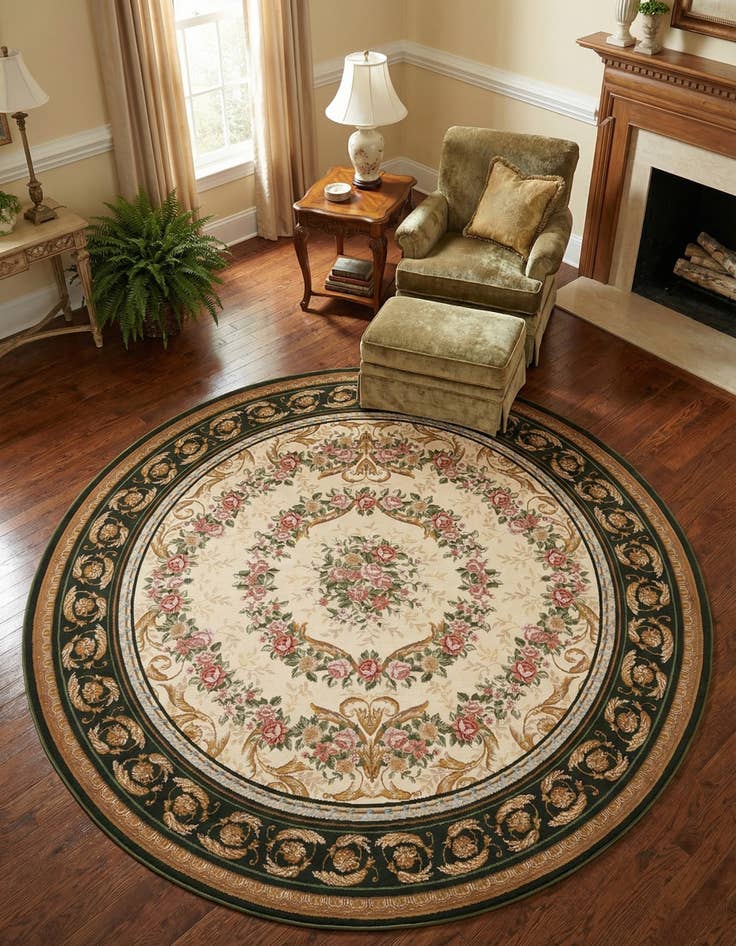 Detail image of 7' 10 x 7' 10  Washable Traditional Indoor / Outdoor Round Rug