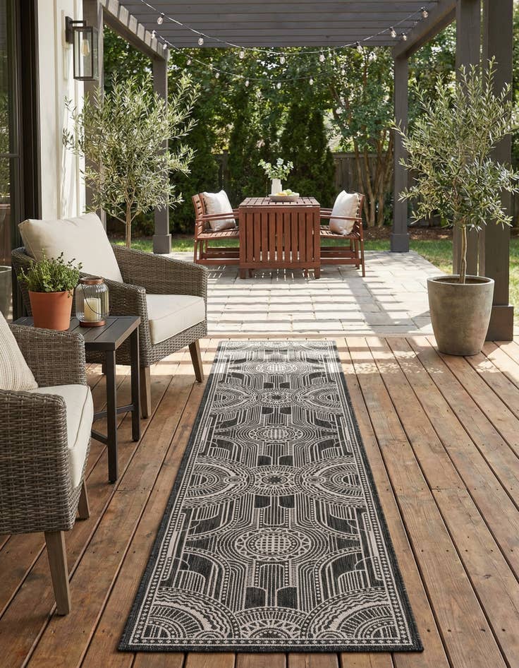 Detail image of 2' 7 x 12' Easy-Clean Traditional Indoor / Outdoor Runner Rug