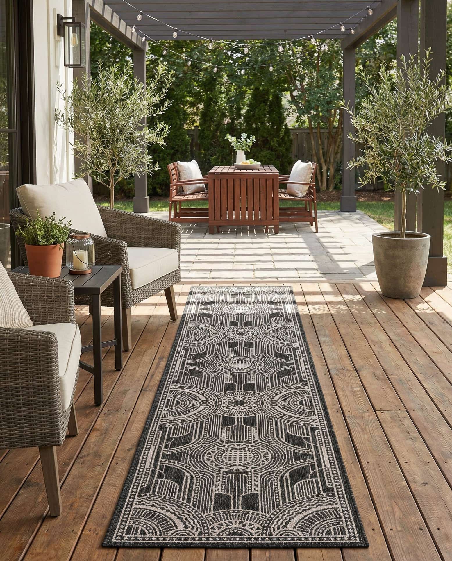 2' 7 x 12' Easy-Clean Traditional Indoor / Outdoor Runner Rug