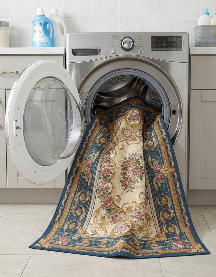 Detail image of  5' x 8'  Washable Traditional Indoor / Outdoor Rug