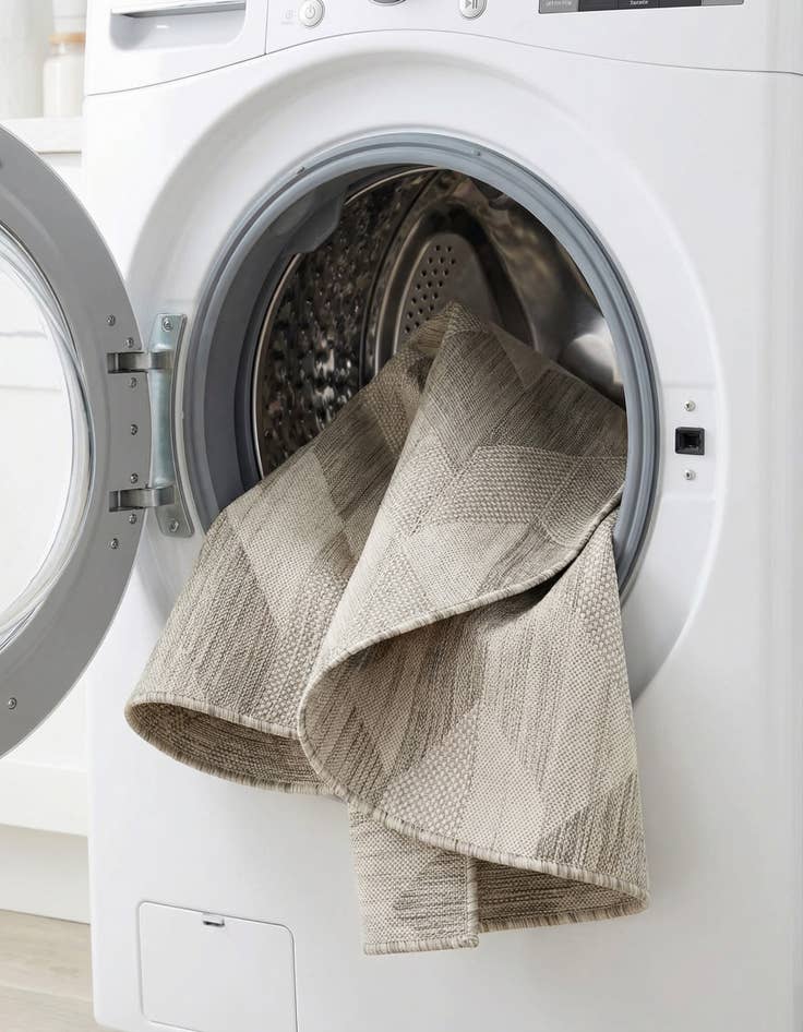 Detail image of 6' x 6'  Washable Modern Indoor / Outdoor Round Rug