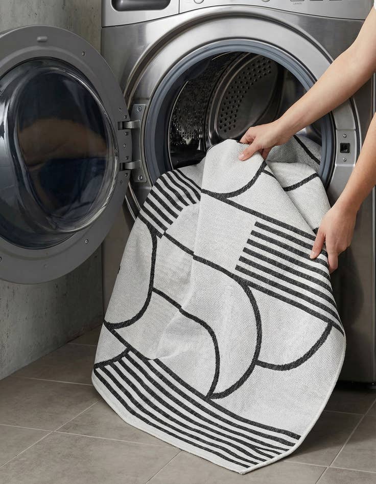 Detail image of  7' x 10'  Washable Modern Indoor / Outdoor Rug