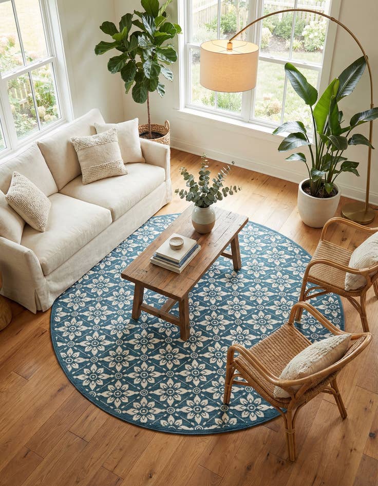 Detail image of  7' 10 x 7' 10  Washable Lattice Indoor / Outdoor Round Rug