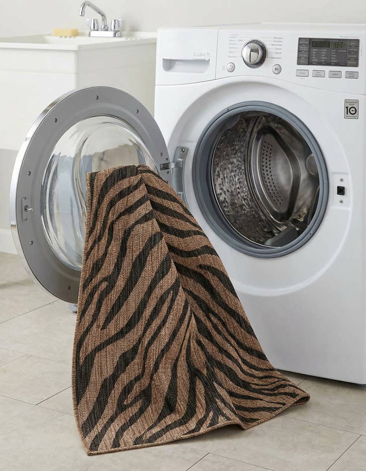 Detail image of 4' x 6'  Washable Safari Indoor / Outdoor Rug