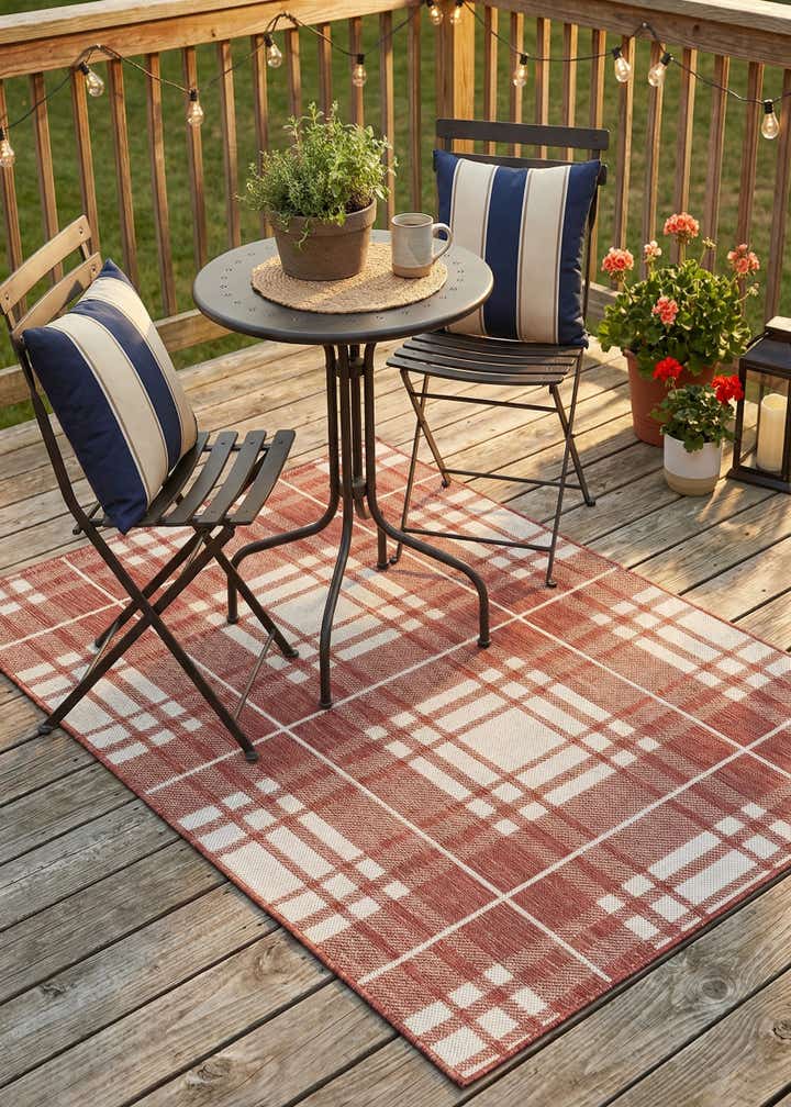 4' x 6' Easy-Clean Checkered Indoor / Outdoor Rug