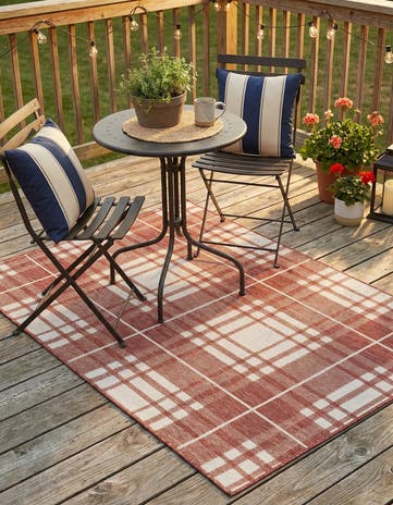 4' x 6' Easy-Clean Checkered Indoor / Outdoor Rug