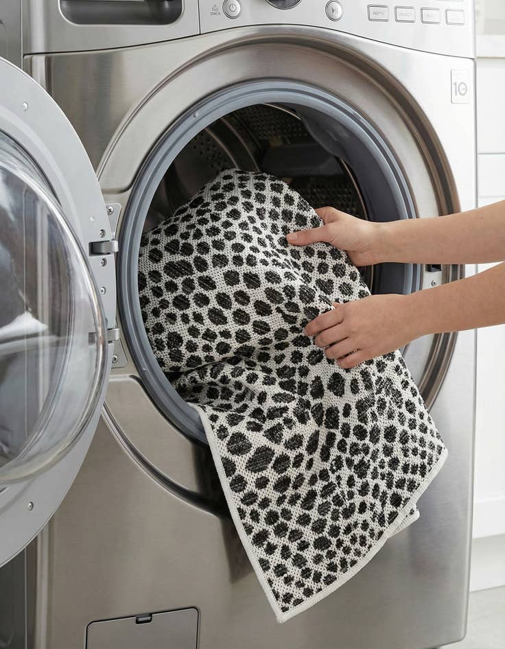 Detail image of 2' x 3'  Washable Jill Zarin Cape Town Indoor / Outdoor Rug