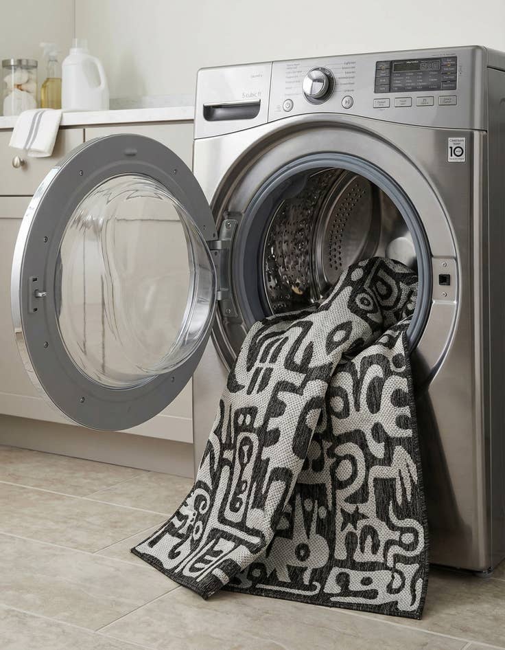 Detail image of 4' x 6'  Washable Modern Indoor / Outdoor Rug