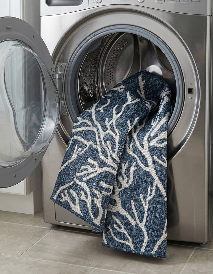 Detail image of  5' 3 x 7'  Washable Coastal Indoor / Outdoor Rug