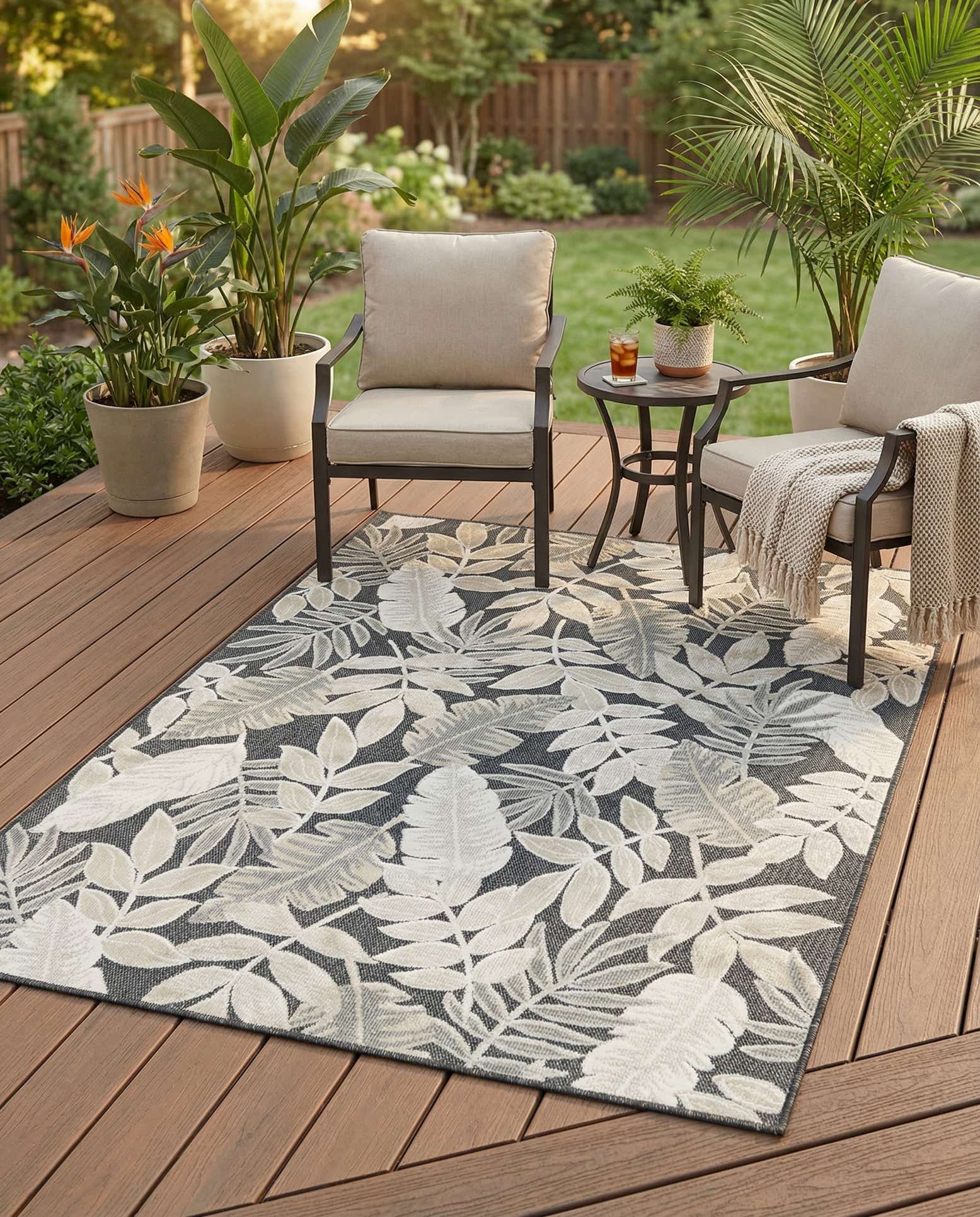 4' 5 x 6' Easy-Clean Botanical Indoor / Outdoor Rug