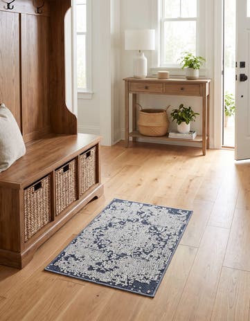2' x 3' 1 Easy-Clean Traditional Indoor / Outdoor Rug