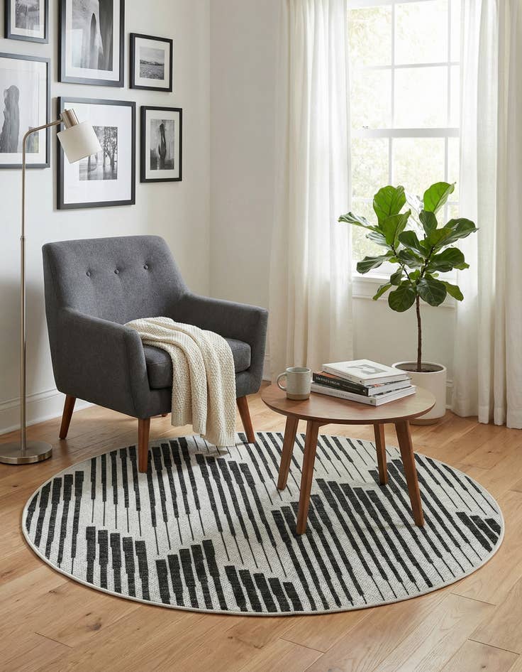 Detail image of  4' 1 x 4' 1  Washable Modern Indoor / Outdoor Round Rug