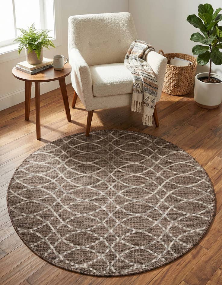 Detail image of 4' x 4' Easy-Clean Trellis Indoor / Outdoor Round Rug