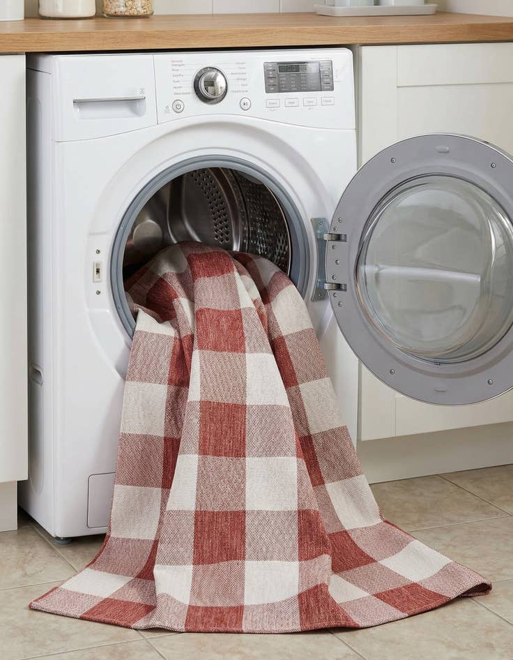 Detail image of  7' 10 x 7' 10  Washable Checkered Indoor / Outdoor Square Rug