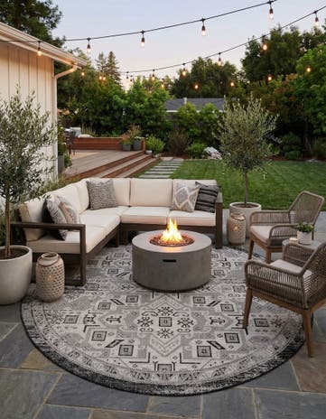 10' x 10' Easy-Clean Aztec Indoor / Outdoor Round Rug