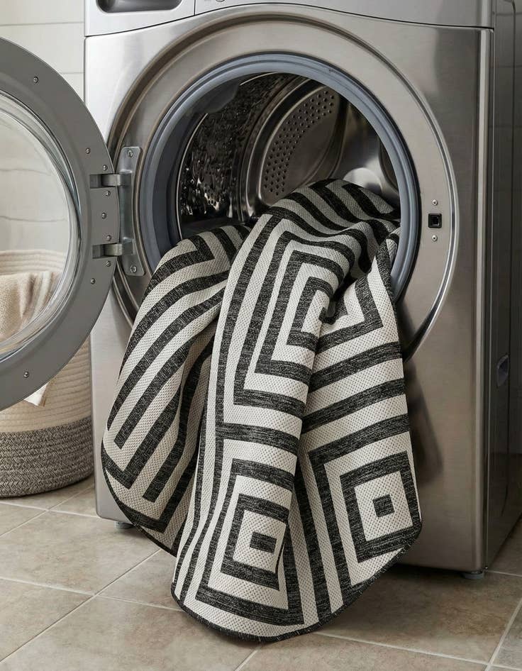 Detail image of 7' 10 x 7' 10  Washable Modern Indoor / Outdoor Round Rug