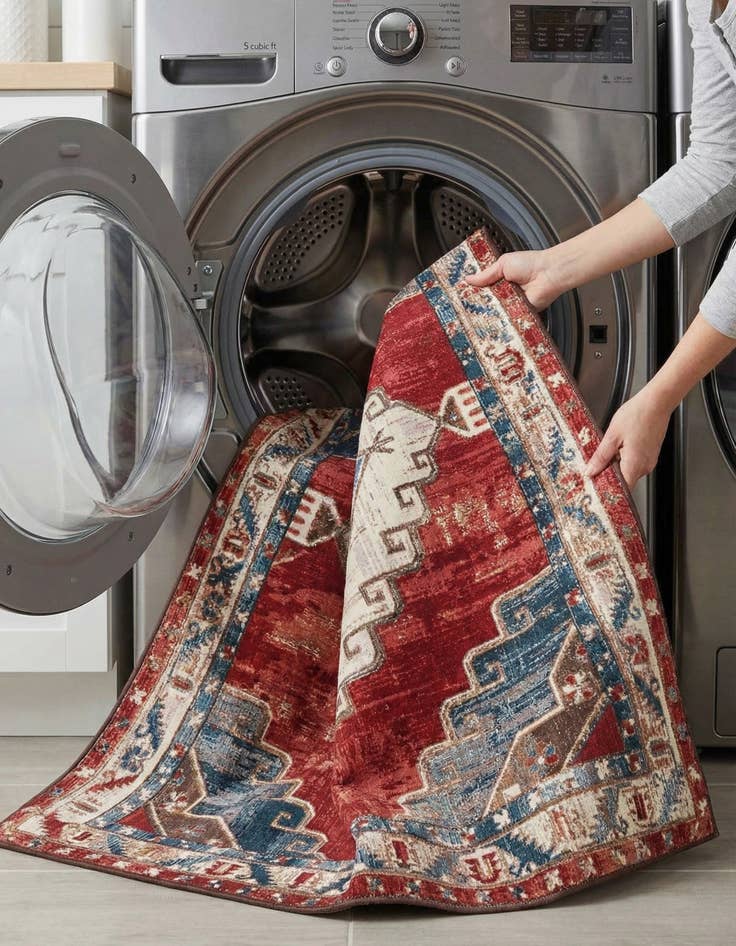 Detail image of 7' 10 x 7' 10  Washable Traditional Indoor / Outdoor Square Rug