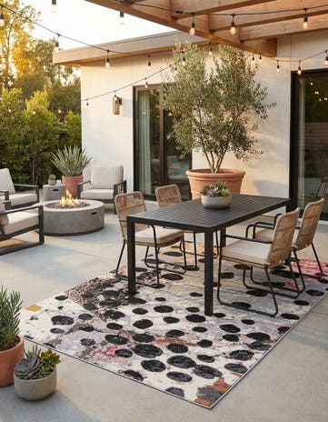 6' x 9' Easy-Clean Modern Indoor / Outdoor Rug