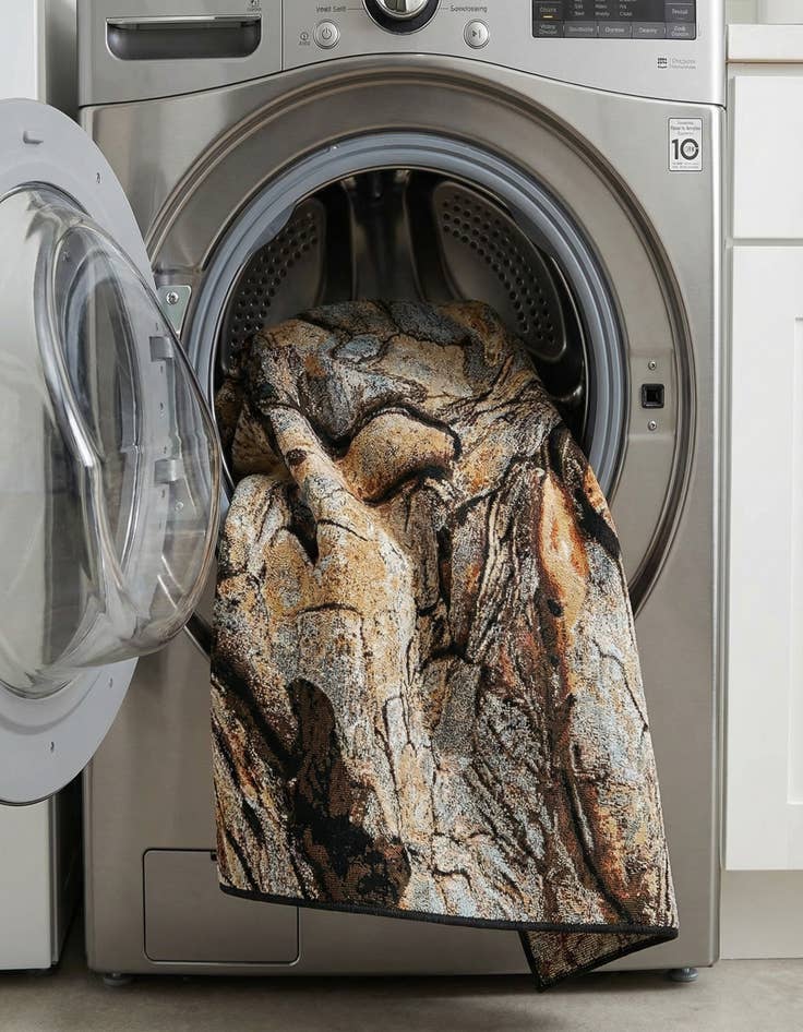 Detail image of 5' x 7'  Washable Modern Indoor / Outdoor Rug