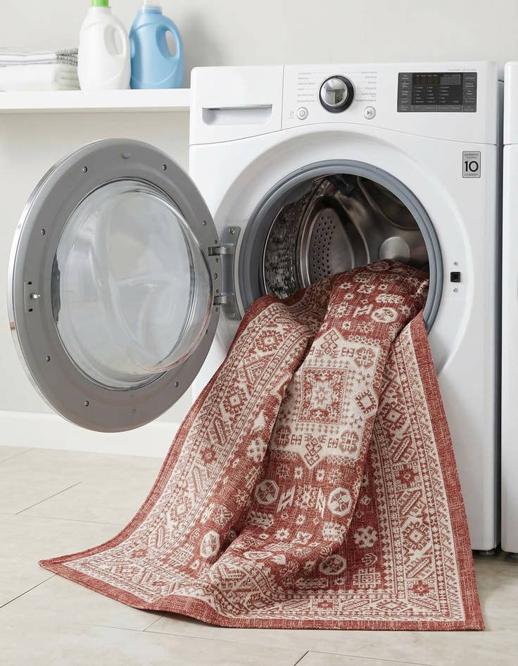 Detail image of 7' 10 x 7' 10  Washable Aztec Indoor / Outdoor Square Rug