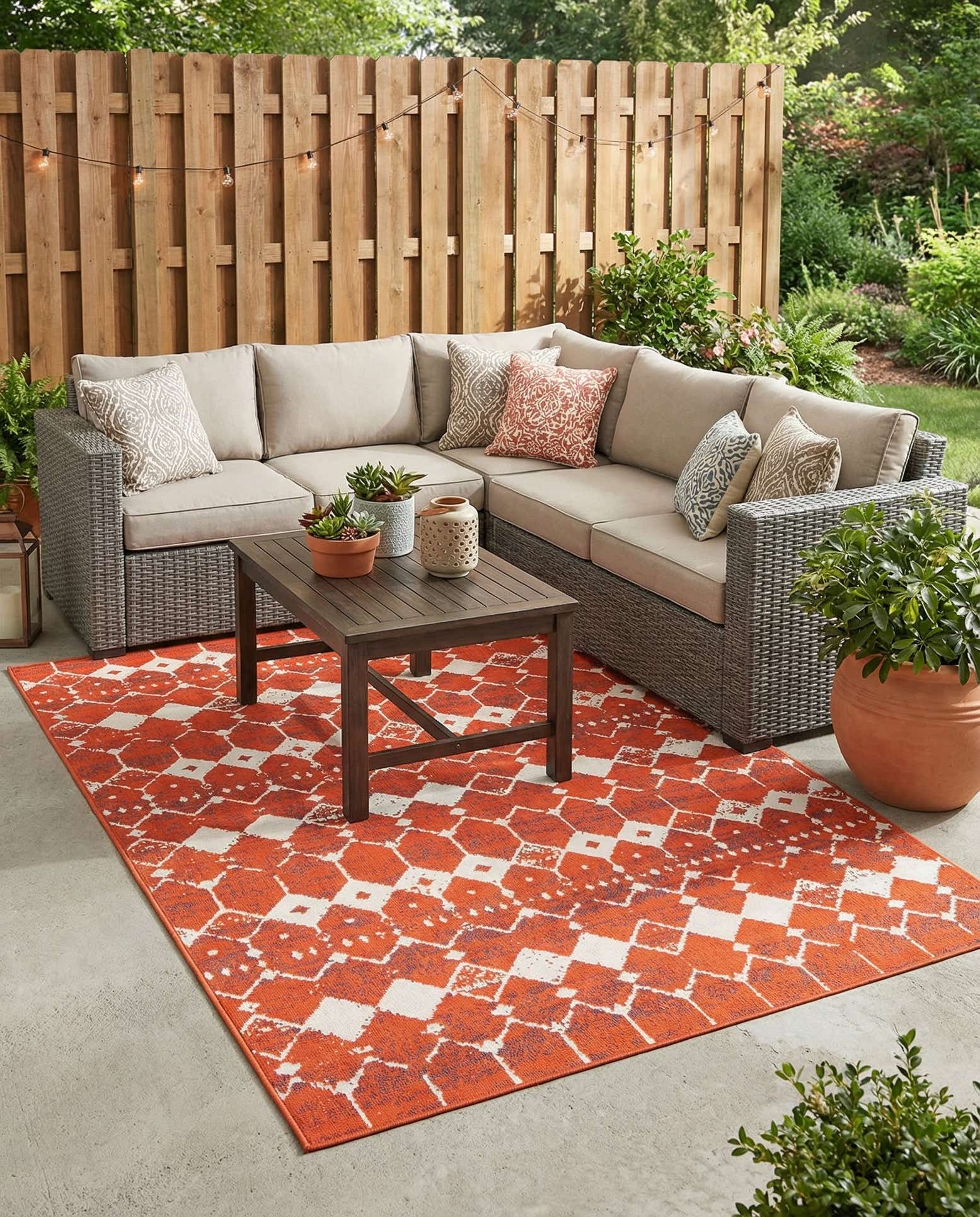 6' x 9' Easy-Clean Trellis Indoor / Outdoor Rug