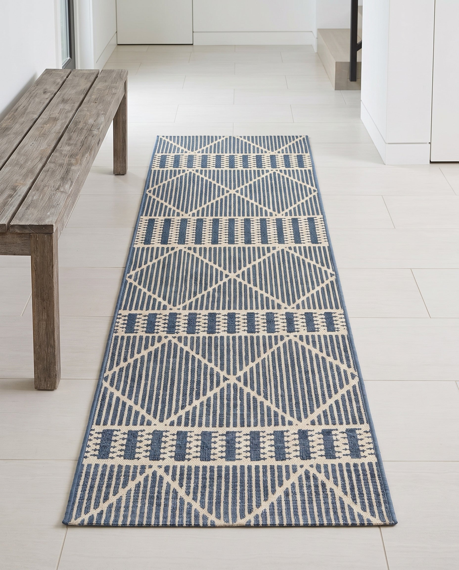 2' x 6' Easy-Clean Lattice Indoor / Outdoor Runner Rug
