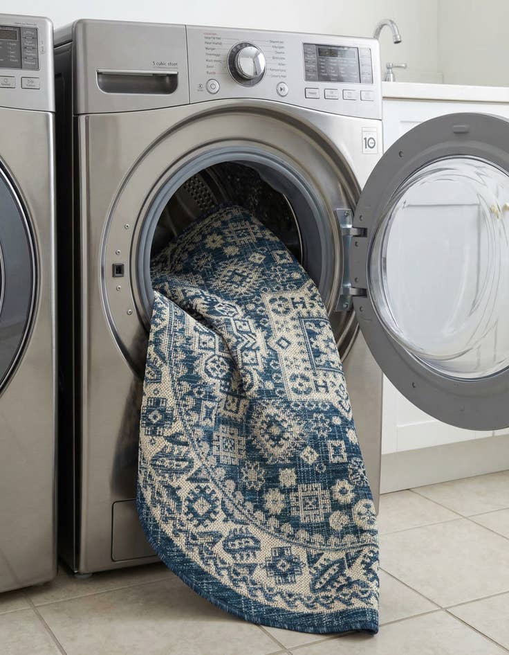 Detail image of 4' x 4'  Washable Aztec Indoor / Outdoor Round Rug