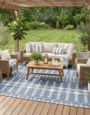 7' 10 x 11' Easy-Clean Lattice Indoor / Outdoor Rug