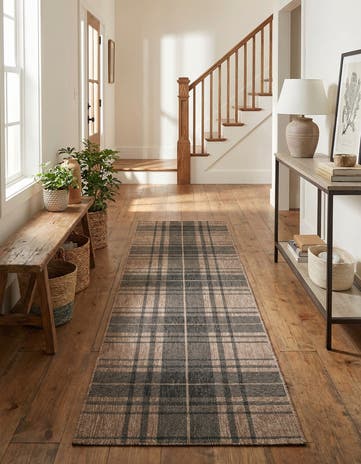 2' 7 x 12' Easy-Clean Checkered Indoor / Outdoor Runner Rug