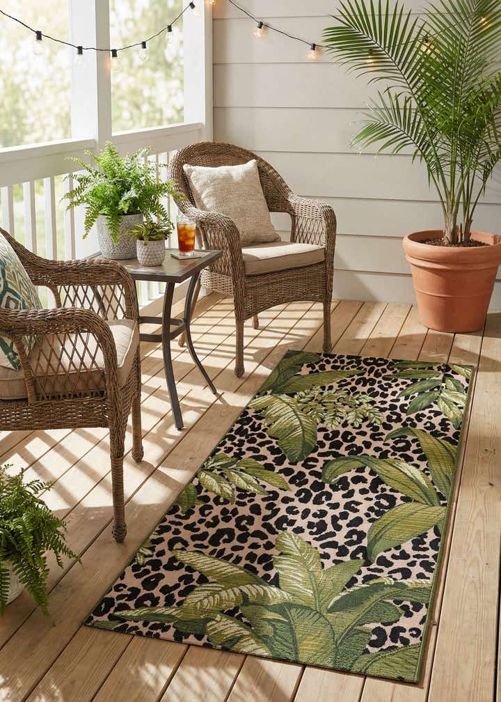 2' 7 x 5' 3 Easy-Clean Botanical Indoor / Outdoor Runner Rug