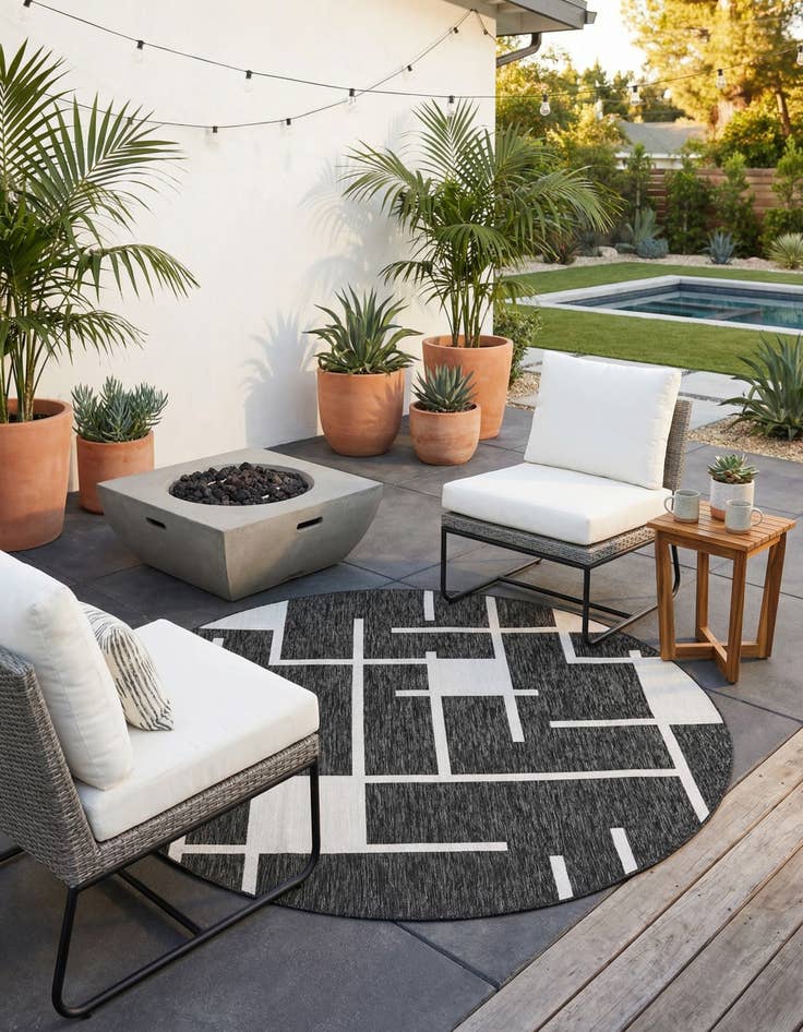 Detail image of 7' 10 x 7' 10  Washable Modern Indoor / Outdoor Round Rug
