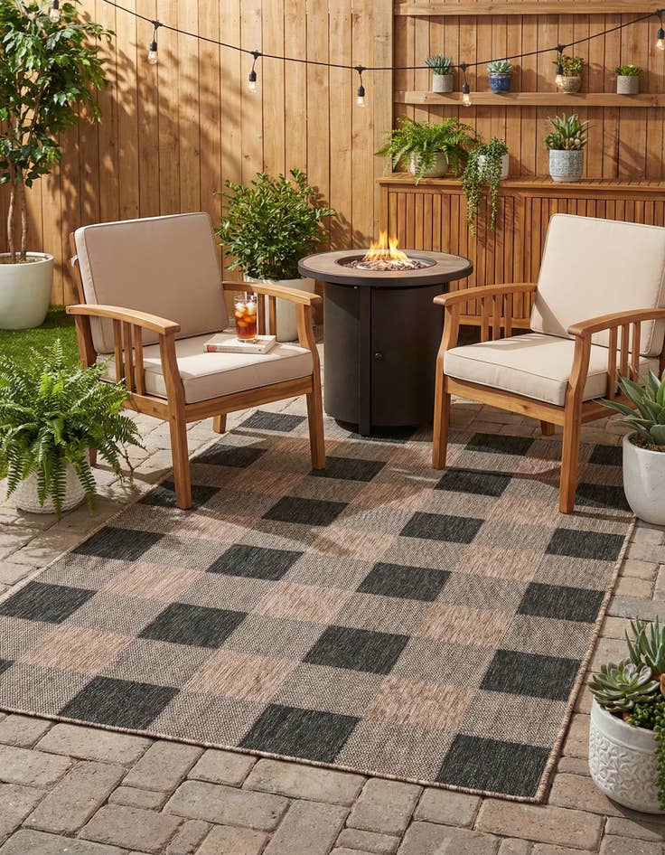 Detail image of  5' 3 x 8'  Washable Checkered Indoor / Outdoor Rug