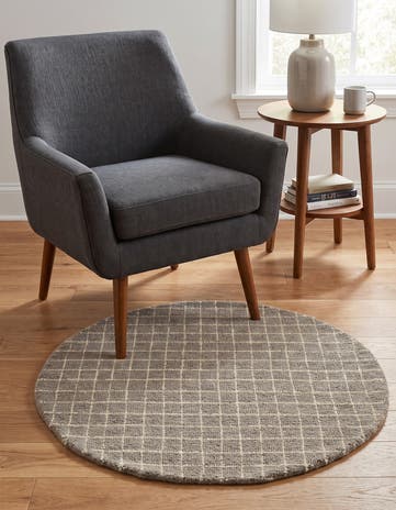 3' 3 x 3' 3 Heritage Line Wool Round Rug