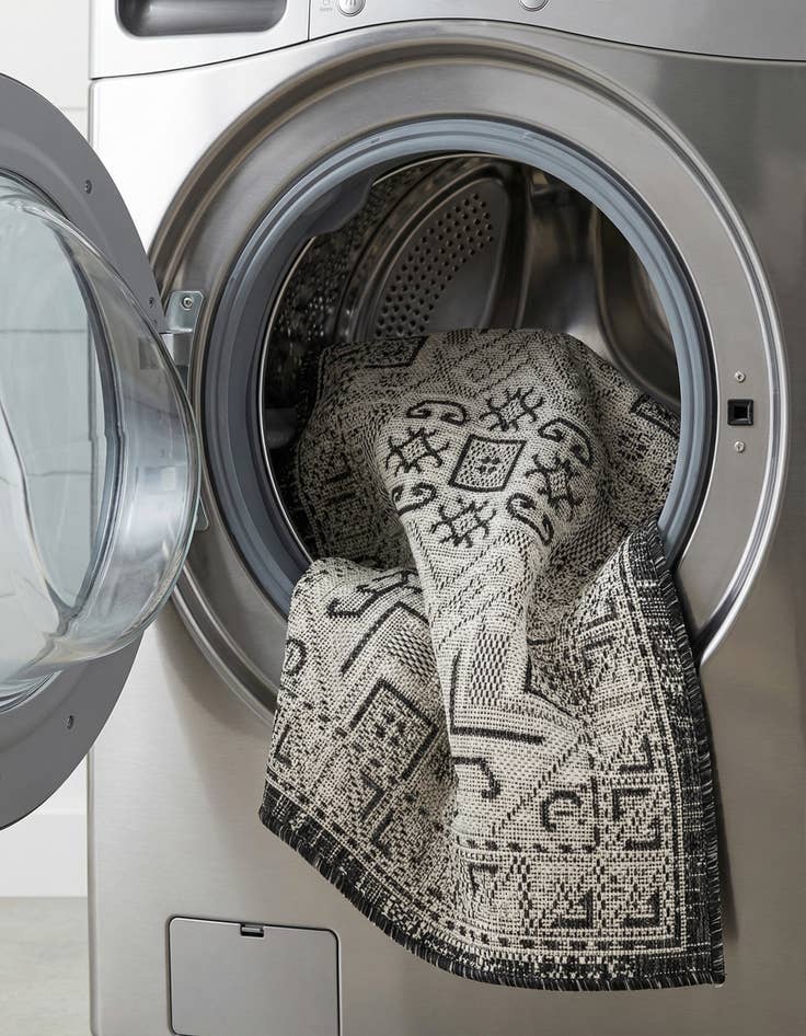 Detail image of 2' x 3'  Washable Aztec Indoor / Outdoor Rug